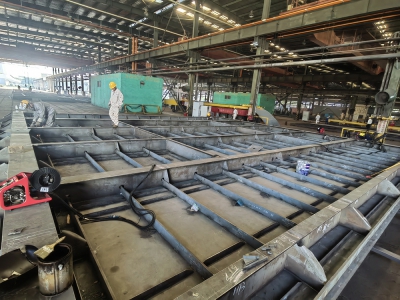 切割、滾裝部件制作車(chē)間